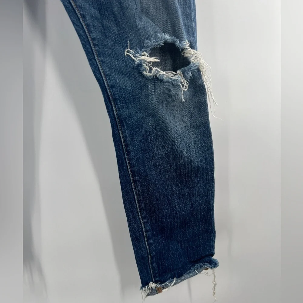 Levis measurements laying